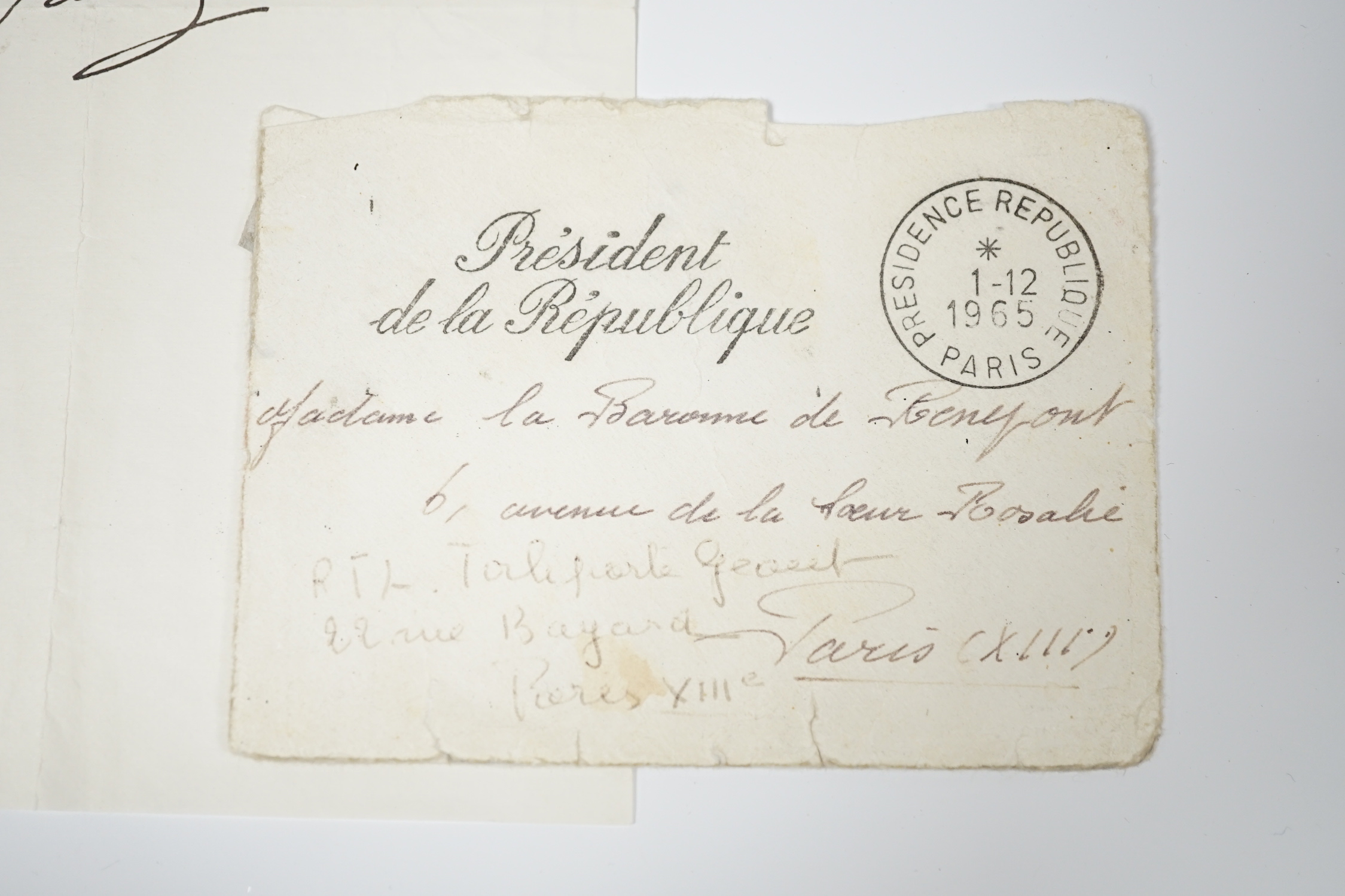 Charles de Gaulle, a hand written note on headed paper, together with the original envelope stamped ‘Presidence Republique Paris’ dated 1-12 1965 and hand addressed